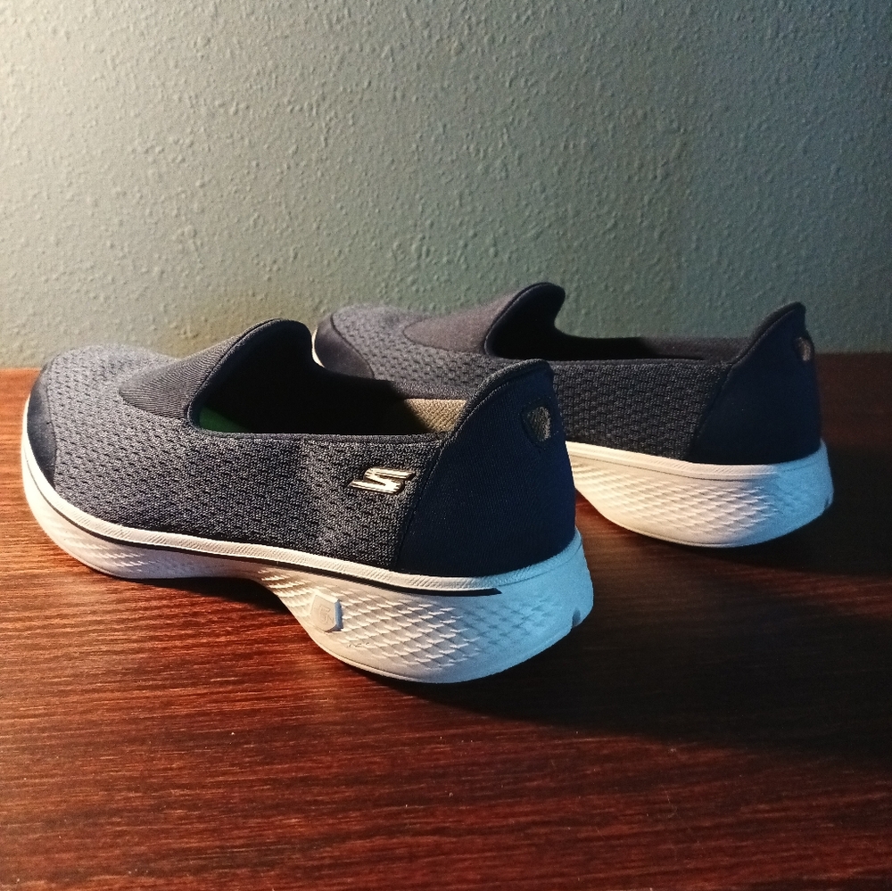 Skechers Performance Women's Go Walk 4 Pursuit Walking Shoe Size 11B Navy Mesh